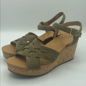UGG Uma Wedge Sandal Size 9.5